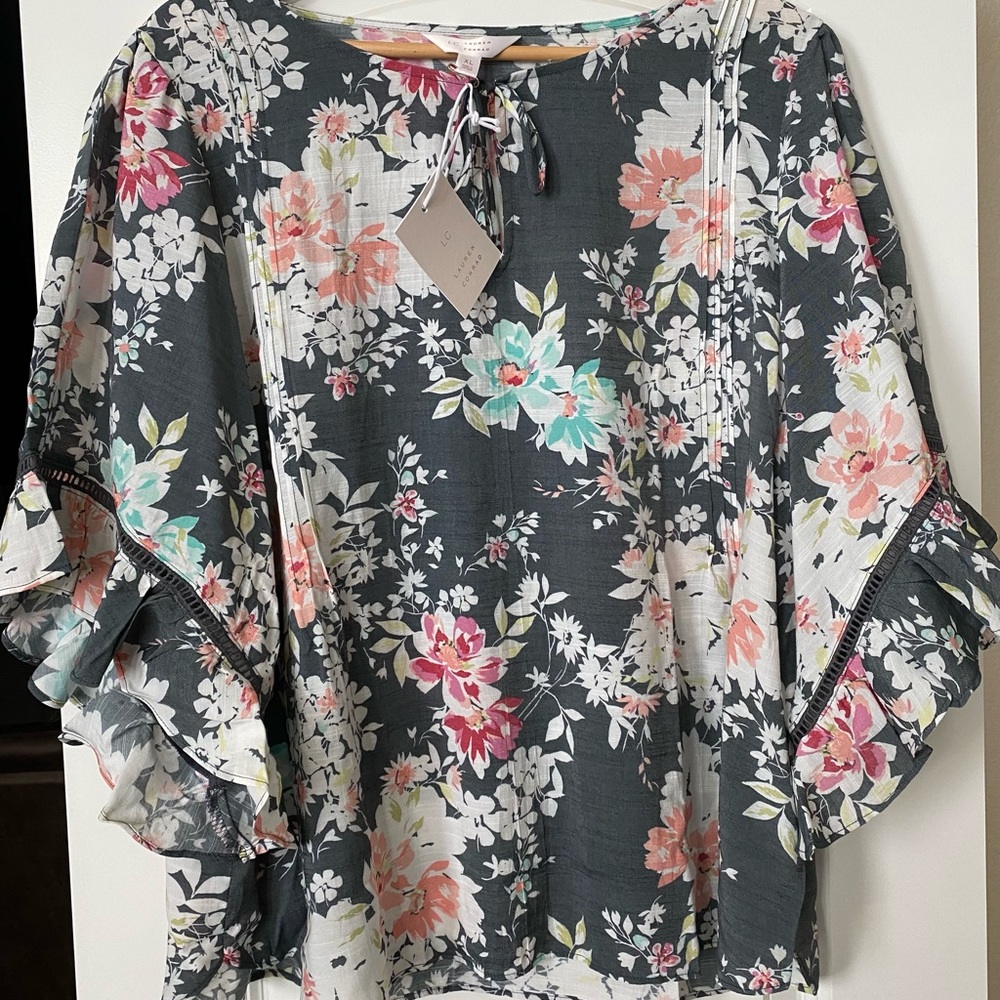 NWT Lauren Conrad pleated floral blouse